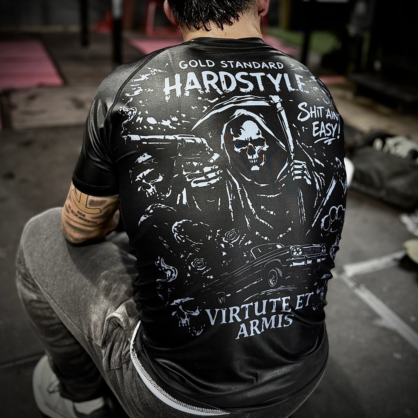 VIRTUTE ET ARMIS RASH GUARD